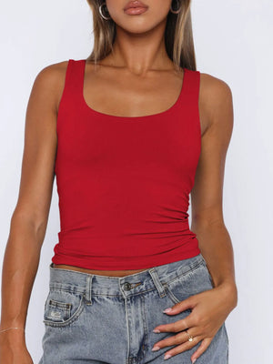 Débardeur rouge à encolure carrée avec bretelles larges, en polyamide extensible, style basique et chic.