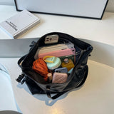 Ensemble de trois sacs cabas femme de couleurs différentes : noir, café, brun, alignés