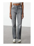 Jean vintage taille haute évasé 100% coton, coupe ample, design urbain, fond gris neutre.