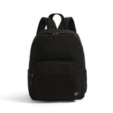 Sac à dos femme léger et imperméable couleur noir classique sur fond blanc