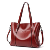 Sac à main femme en similicuir couleur bordeaux, vue de trois quarts