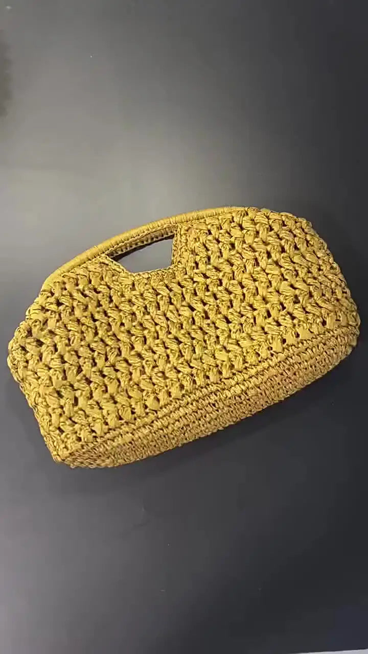 Sac à main en paille tressée jaune moutarde, style bohème chic