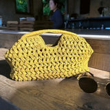 Sac à main en paille tressée, un accessoire de mode estival