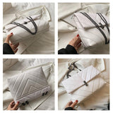 Détail du sac à main matelassé blanc, vue du dessous et du fermoir