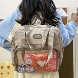 Gros plan sur la bandoulière réglable et les détails d'un sac Itabag