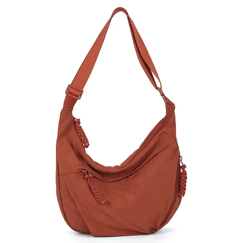 Sac hobo bandoulière en tissu doux couleur orange brûlé, vue de face