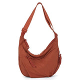 Sac hobo bandoulière en tissu doux couleur orange brûlé, vue de face