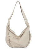 Sac hobo bandoulière en tissu doux couleur beige clair, vue de face