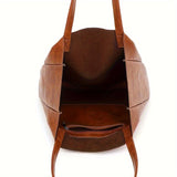 Intérieur spacieux et non doublé du sac cabas marron avec pochette zippée
